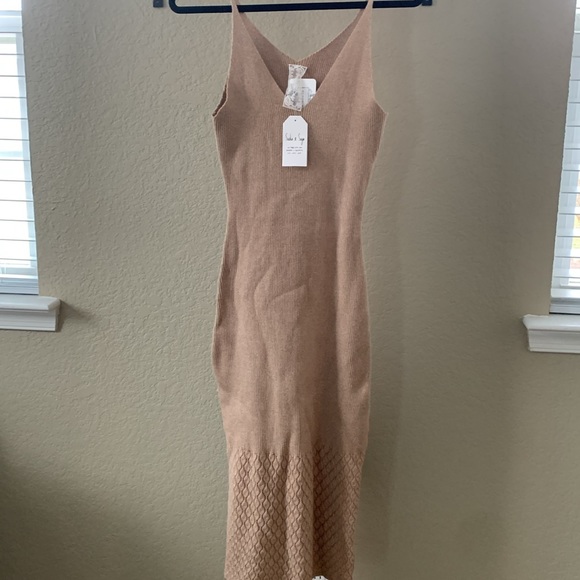 Boutique Sadie & Sage Taupe Bodycon Midi Dress - Picture 3 of 9